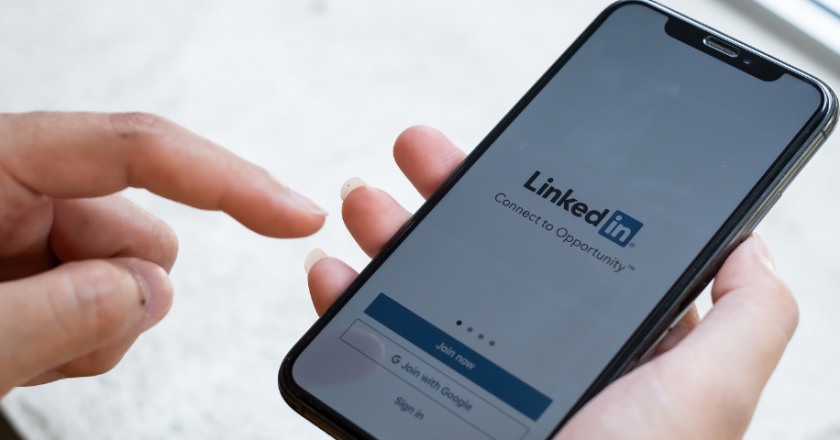 Are There Differences Between LinkedIn and Your Resume?